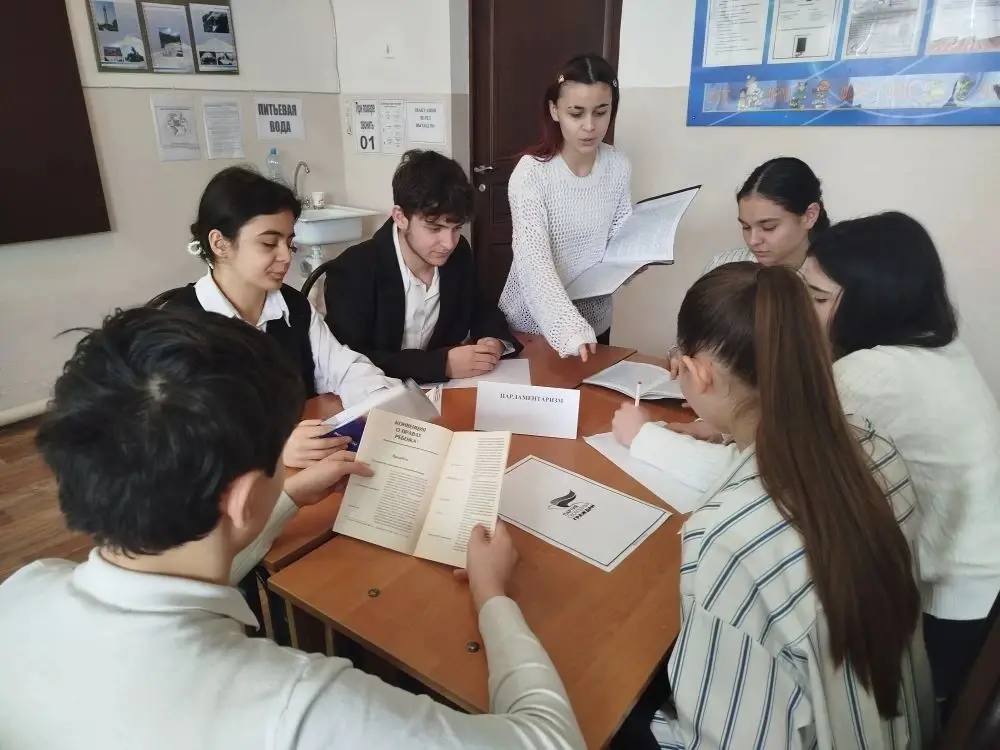 В рамках празднования Дня молодого избирателя в МКОУ «СОШ с.п. Шитхала» прошёл круглый стол, организованный специально для учеников 9-11-х классов В рамках празднования Дня молодого избирателя в МКОУ «СОШ с.п. Шитхала» прошёл круглый стол, организованный специально для учеников 9-11-х классов