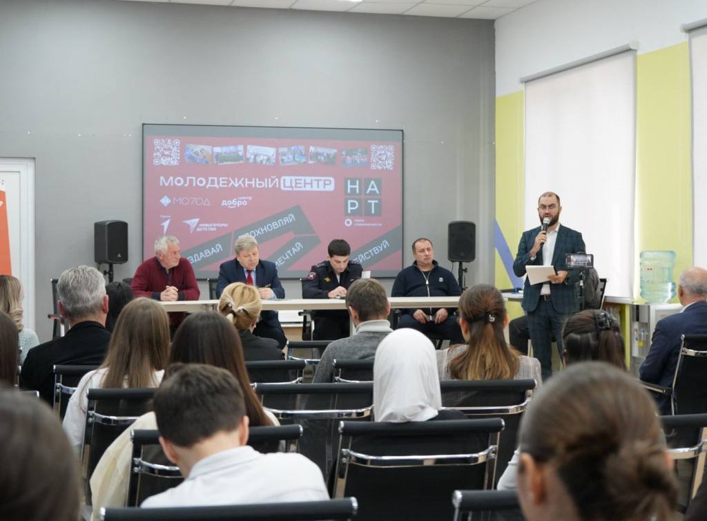 В Молодежном центре города Нарткала состоялось расширенное совещание, главной темой которого стало повышение безопасности на дорогах района