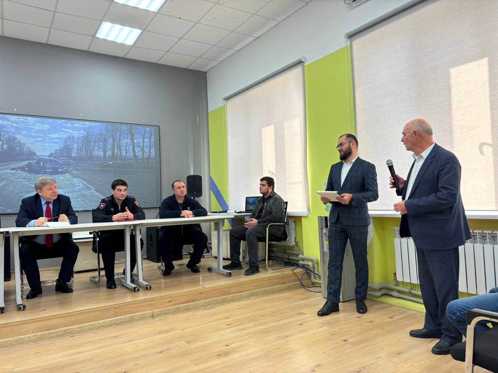 В Молодежном центре города Нарткала состоялось расширенное совещание, главной темой которого стало повышение безопасности на дорогах района В Молодежном центре города Нарткала состоялось расширенное совещание, главной темой которого стало повышение безопасности на дорогах района