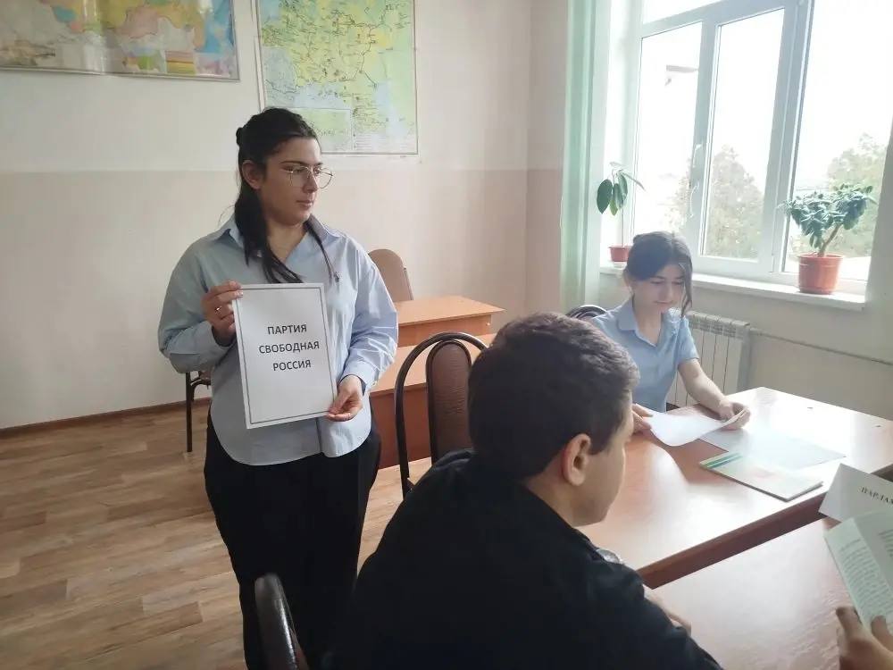 В рамках празднования Дня молодого избирателя в МКОУ «СОШ с.п. Шитхала» прошёл круглый стол, организованный специально для учеников 9-11-х классов В рамках празднования Дня молодого избирателя в МКОУ «СОШ с.п. Шитхала» прошёл круглый стол, организованный специально для учеников 9-11-х классов