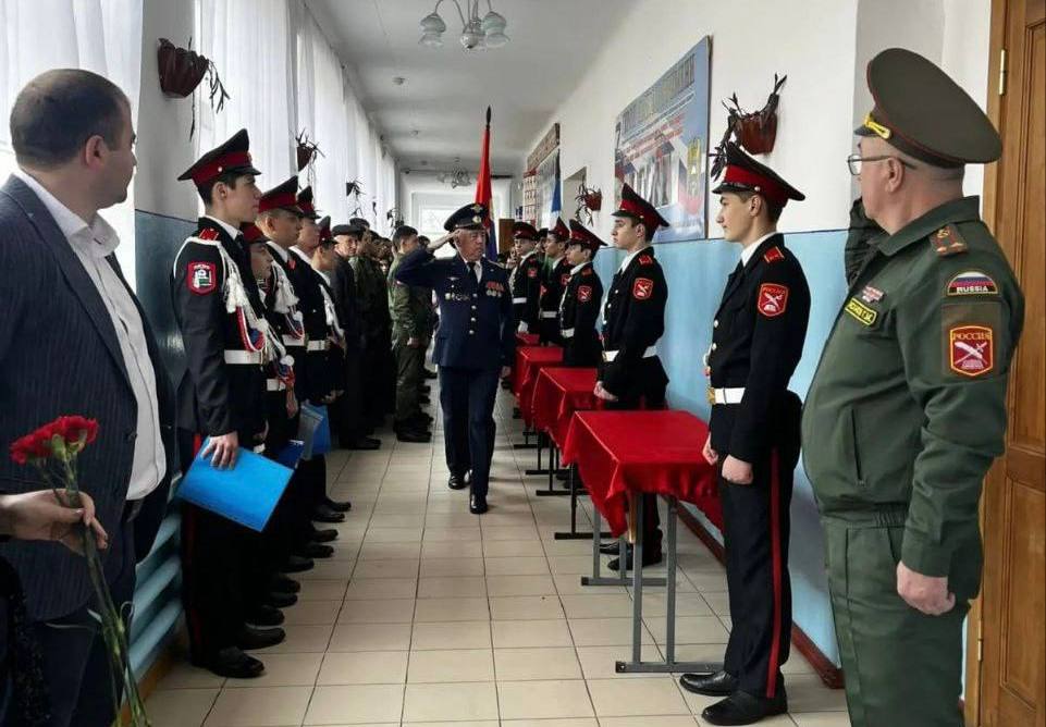 В Кабардино-Балкарии открыли «Парты Героев» В Кабардино-Балкарии открыли «Парты Героев»