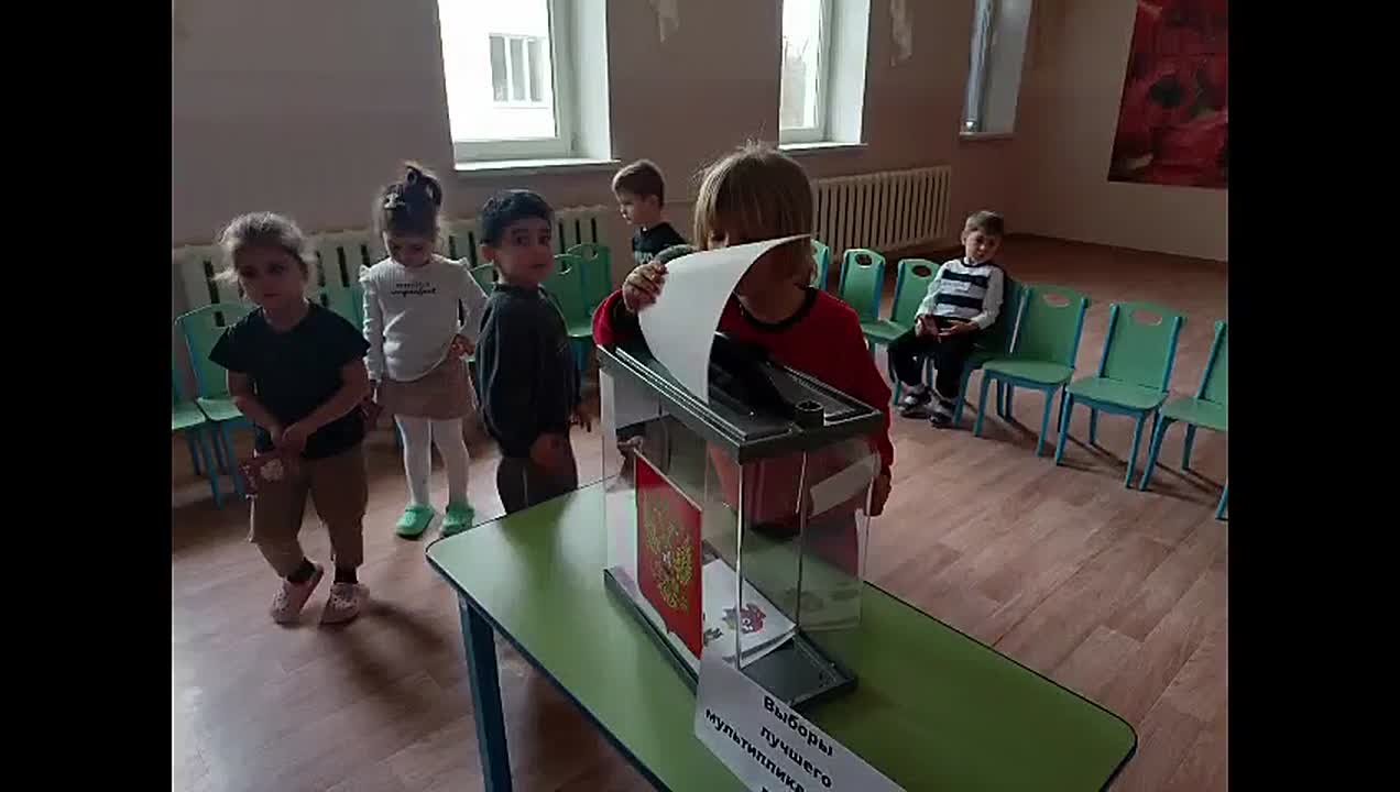 В рамках мероприятий, посвященных Дню Молодого избирателя, воспитанники МКОУ «СОШ №4 им. Р.И.Абазова» г.п.Терек (дошкольное отделение) с членами УИК №259 Болотоковой М.А, Шомаховой Д.В., а также секретарем УИК №258 Емузовой...
