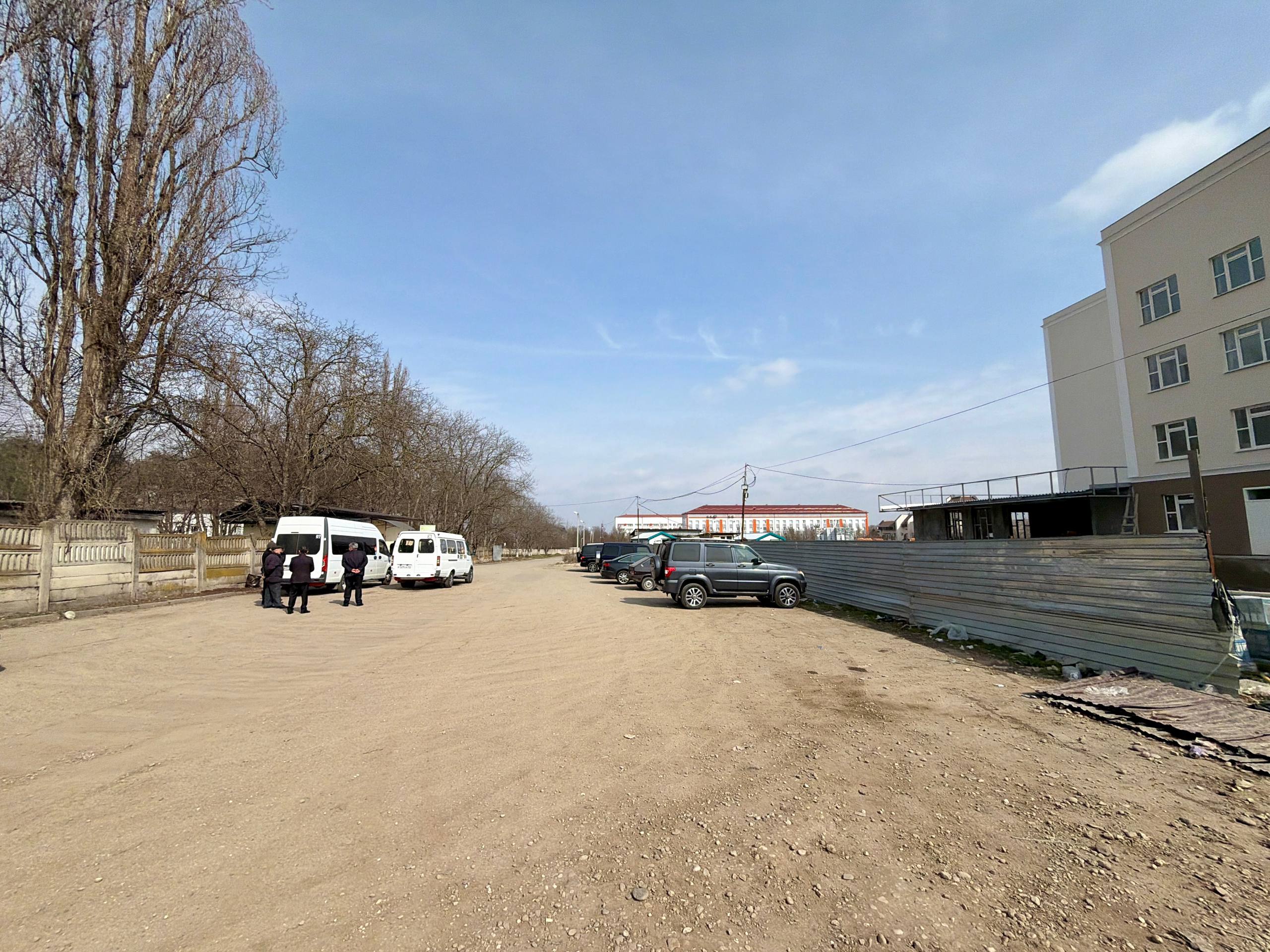 Казбек Коков: Продолжаем дальнейшее развитие дорожно-транспортной инфраструктуры Нальчика, связанной с улицей Шогенова в районе больничного городка, и благоустройство этой территории Казбек Коков: Продолжаем дальнейшее развитие дорожно-транспортной инфраструктуры Нальчика, связанной с улицей Шогенова в районе больничного городка, и благоустройство этой территории