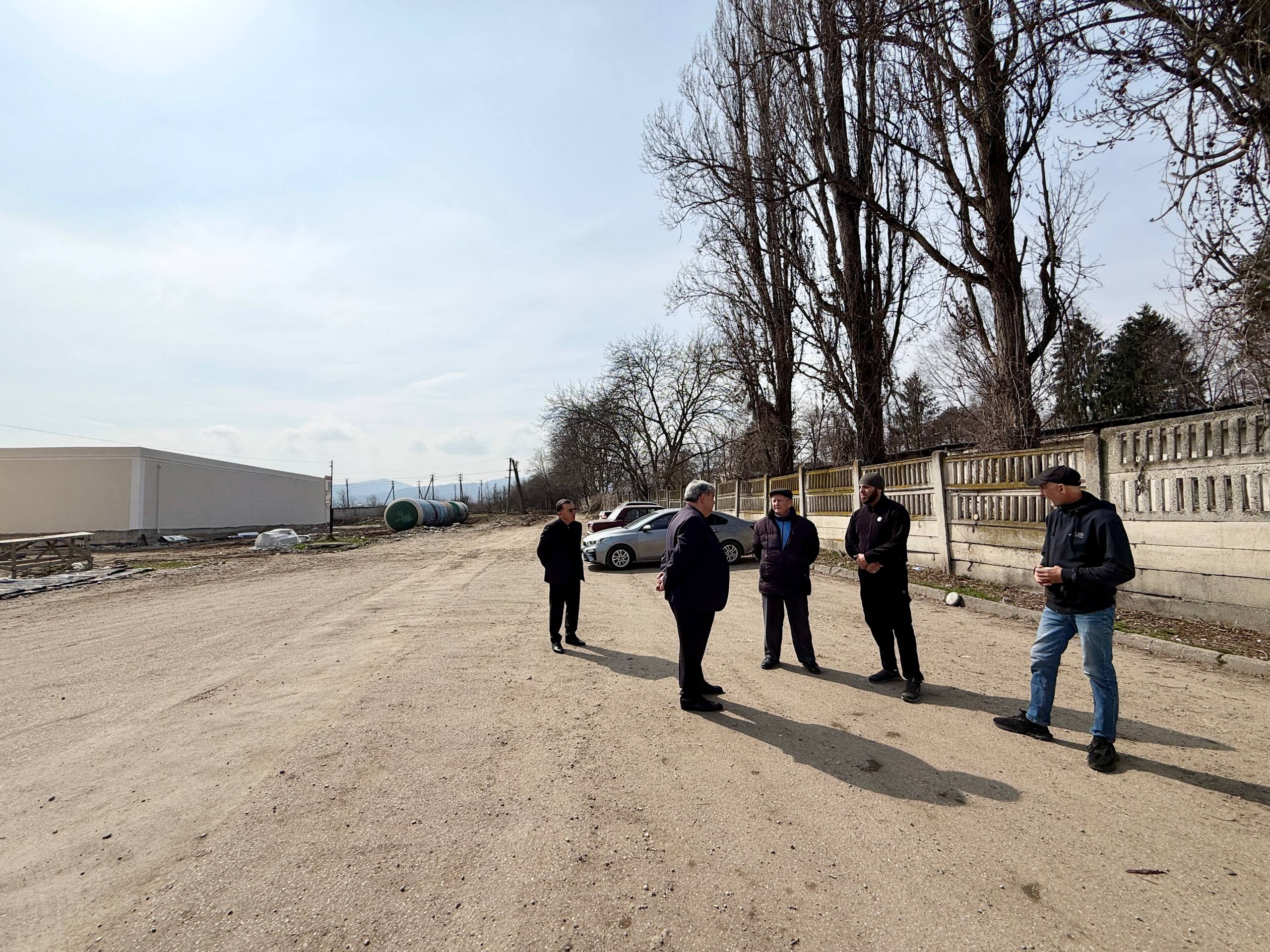 Казбек Коков: Продолжаем дальнейшее развитие дорожно-транспортной инфраструктуры Нальчика, связанной с улицей Шогенова в районе больничного городка, и благоустройство этой территории Казбек Коков: Продолжаем дальнейшее развитие дорожно-транспортной инфраструктуры Нальчика, связанной с улицей Шогенова в районе больничного городка, и благоустройство этой территории