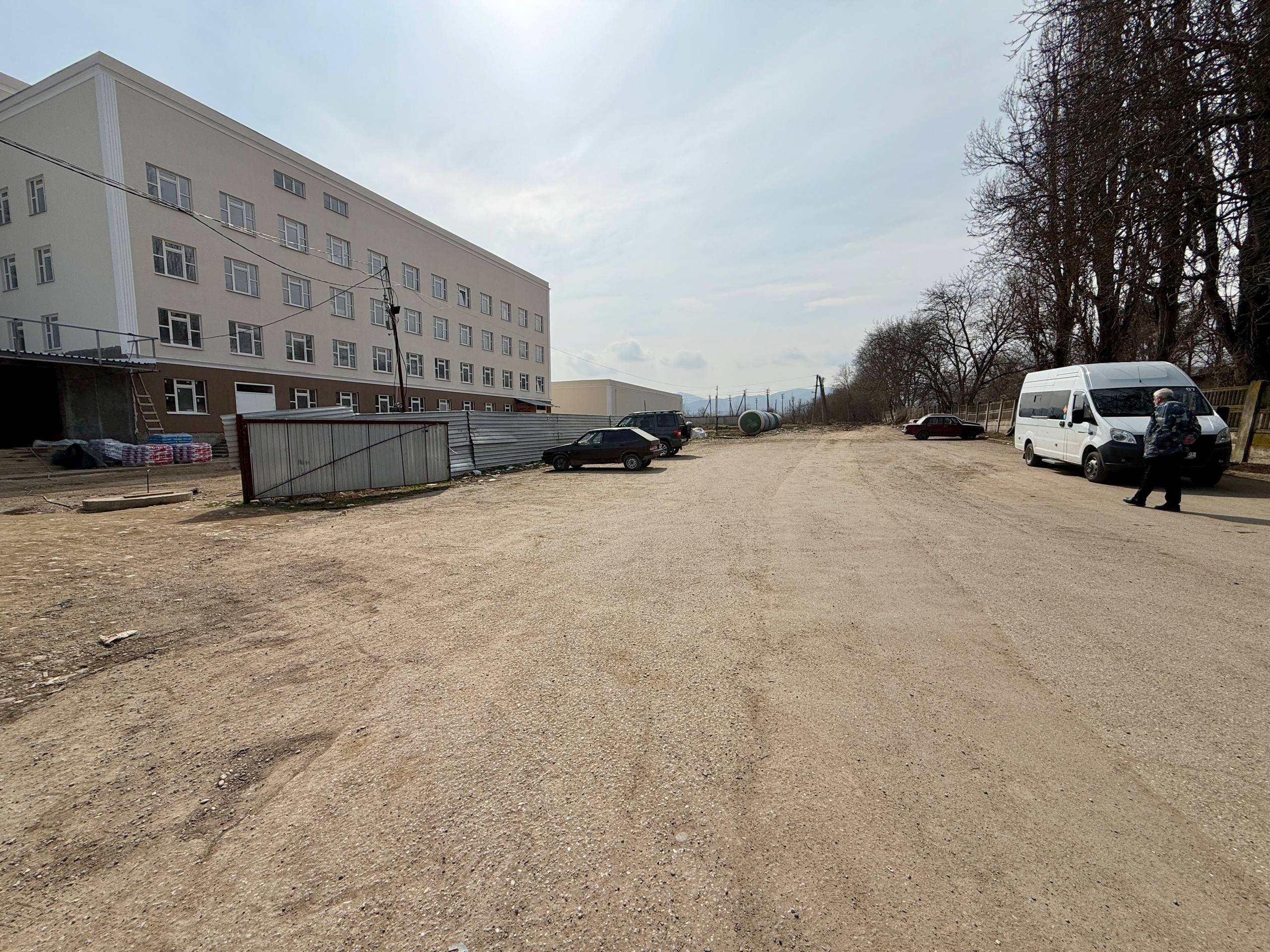 Казбек Коков: Продолжаем дальнейшее развитие дорожно-транспортной инфраструктуры Нальчика, связанной с улицей Шогенова в районе больничного городка, и благоустройство этой территории Казбек Коков: Продолжаем дальнейшее развитие дорожно-транспортной инфраструктуры Нальчика, связанной с улицей Шогенова в районе больничного городка, и благоустройство этой территории