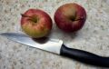 Как разделить два яблока на троих одним движением ножа: задача для ума