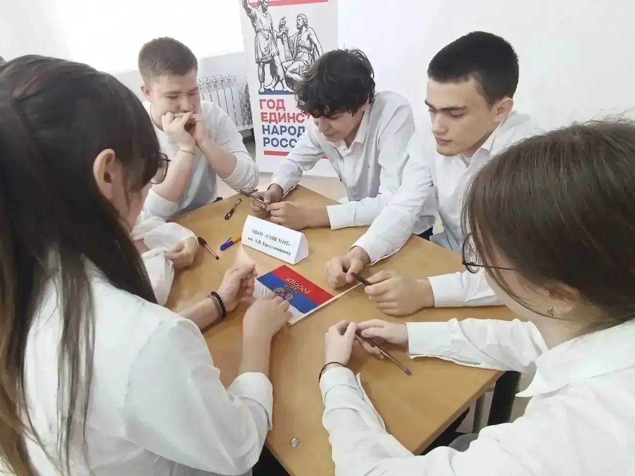 В МКОУ "СОШ № 42" состоялась интеллектуальная игра «Брейн-ринг: Мой выбор — моя Россия» В МКОУ "СОШ № 42" состоялась интеллектуальная игра «Брейн-ринг: Мой выбор — моя Россия»