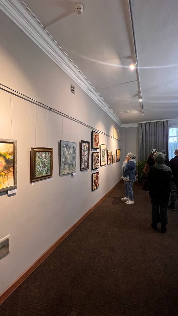 В Нальчике открылась выставка «Смена декораций» В Нальчике открылась выставка «Смена декораций»