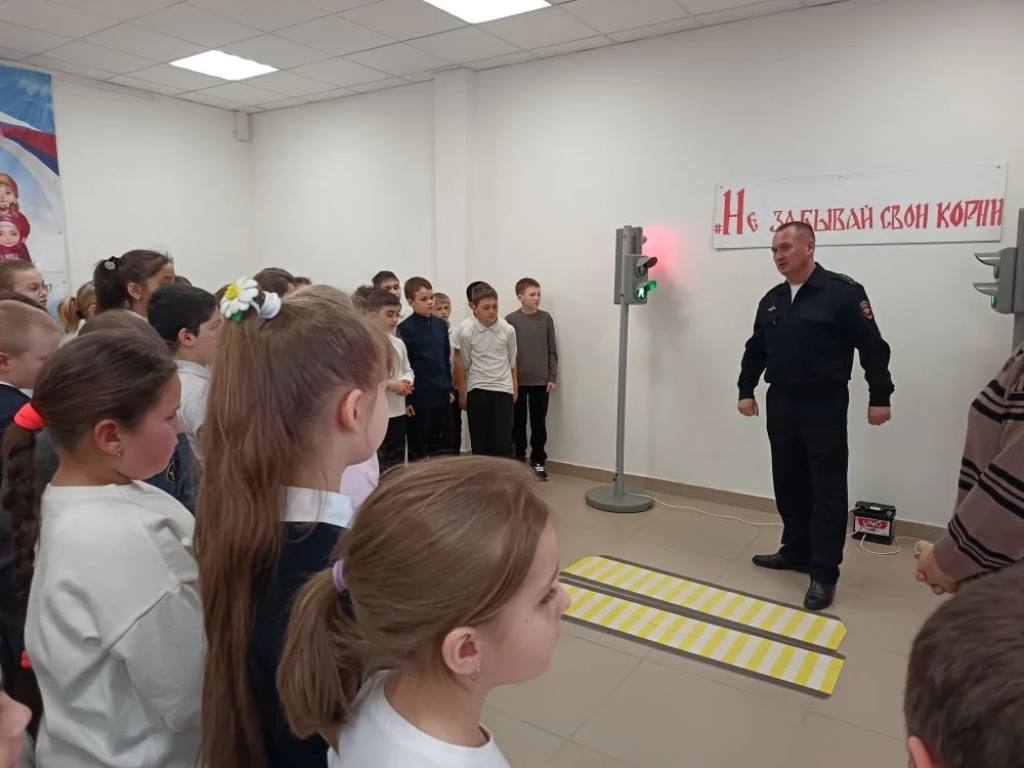 Специалисты «Лаборатории безопасности» Центра профилактики детского дорожно-транспортного травматизма при Министерстве просвещения и науки республики вместе с сотрудниками Госавтоинспекции Отдела МВД России по Майскому... Специалисты «Лаборатории безопасности» Центра профилактики детского дорожно-транспортного травматизма при Министерстве просвещения и науки республики вместе с сотрудниками Госавтоинспекции Отдела МВД России по Майскому...