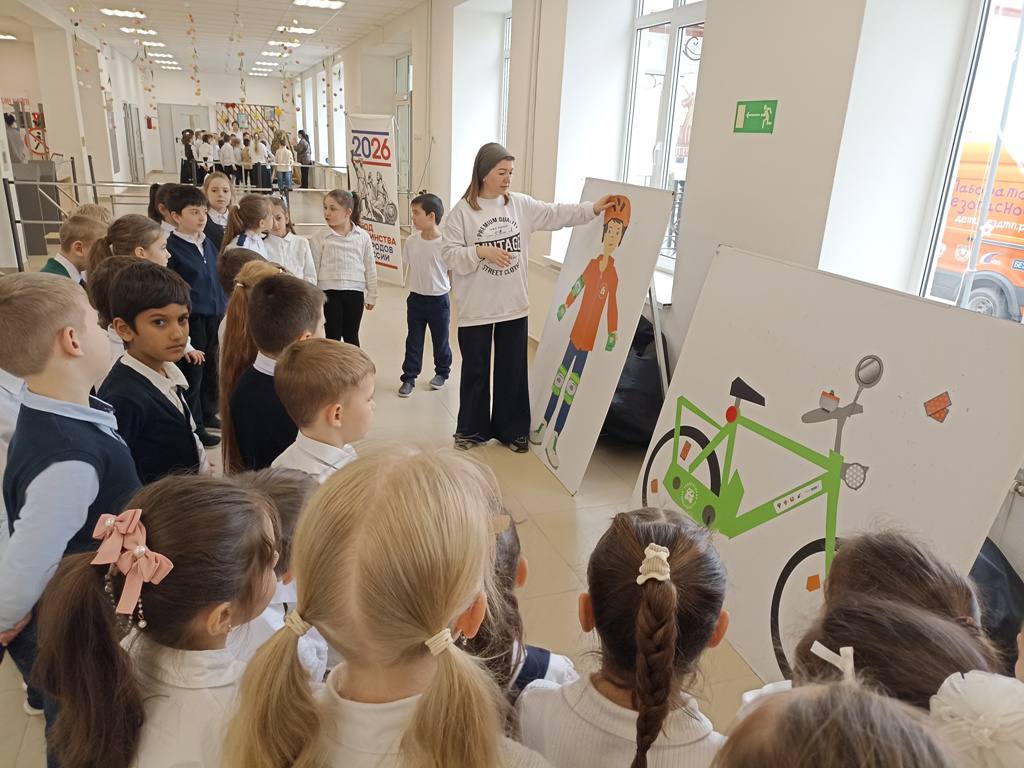 Специалисты «Лаборатории безопасности» Центра профилактики детского дорожно-транспортного травматизма при Министерстве просвещения и науки республики вместе с сотрудниками Госавтоинспекции Отдела МВД России по Майскому... Специалисты «Лаборатории безопасности» Центра профилактики детского дорожно-транспортного травматизма при Министерстве просвещения и науки республики вместе с сотрудниками Госавтоинспекции Отдела МВД России по Майскому...