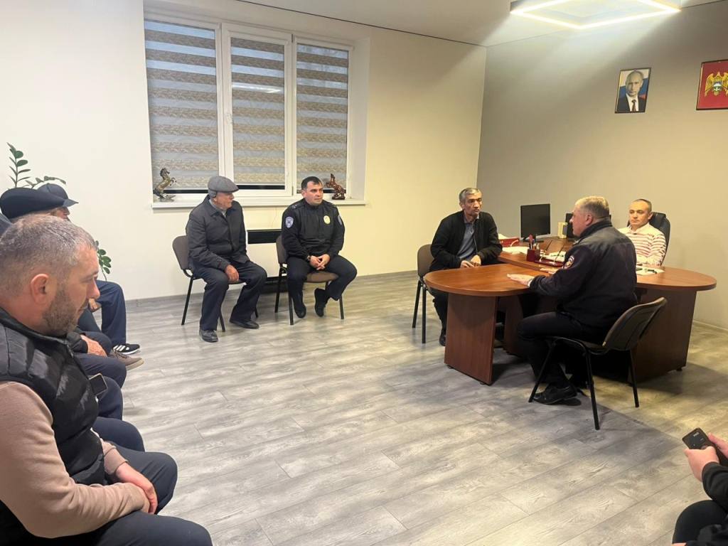 В Баксанском районе состоялась рабочая встреча, направленная на повышение безопасности на пассажирском транспорте В Баксанском районе состоялась рабочая встреча, направленная на повышение безопасности на пассажирском транспорте