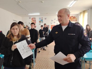 Полицейские Зольского района разъяснили студентам современные Интернет-угрозы и способы защиты от мошенников