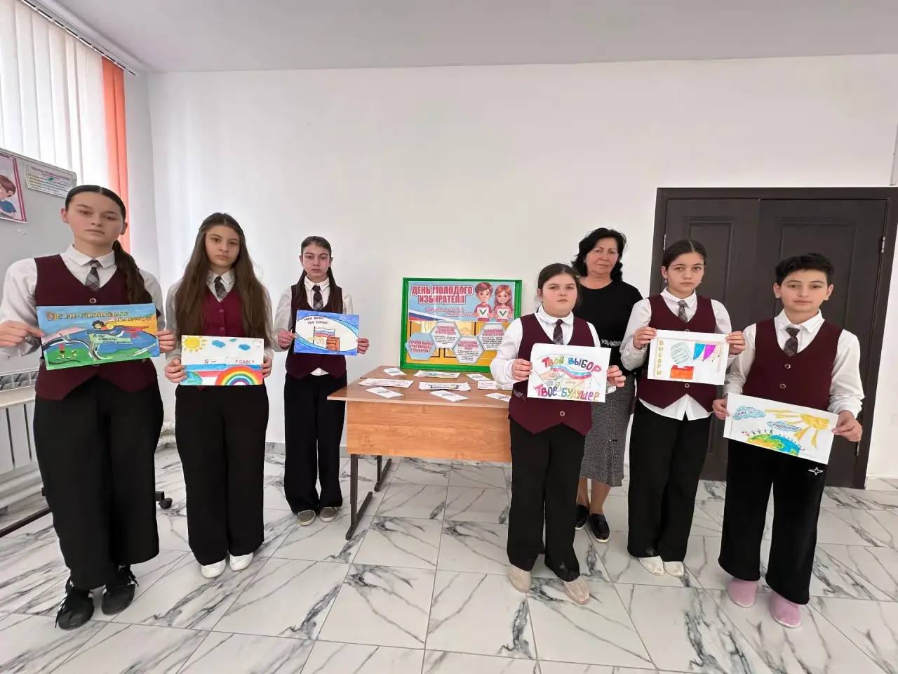 В МКОУ «СОШ им.М.Х.Барагунова с.п.Урожайное» провели мероприятия, посвященные Дню молодого избирателя В МКОУ «СОШ им.М.Х.Барагунова с.п.Урожайное» провели мероприятия, посвященные Дню молодого избирателя