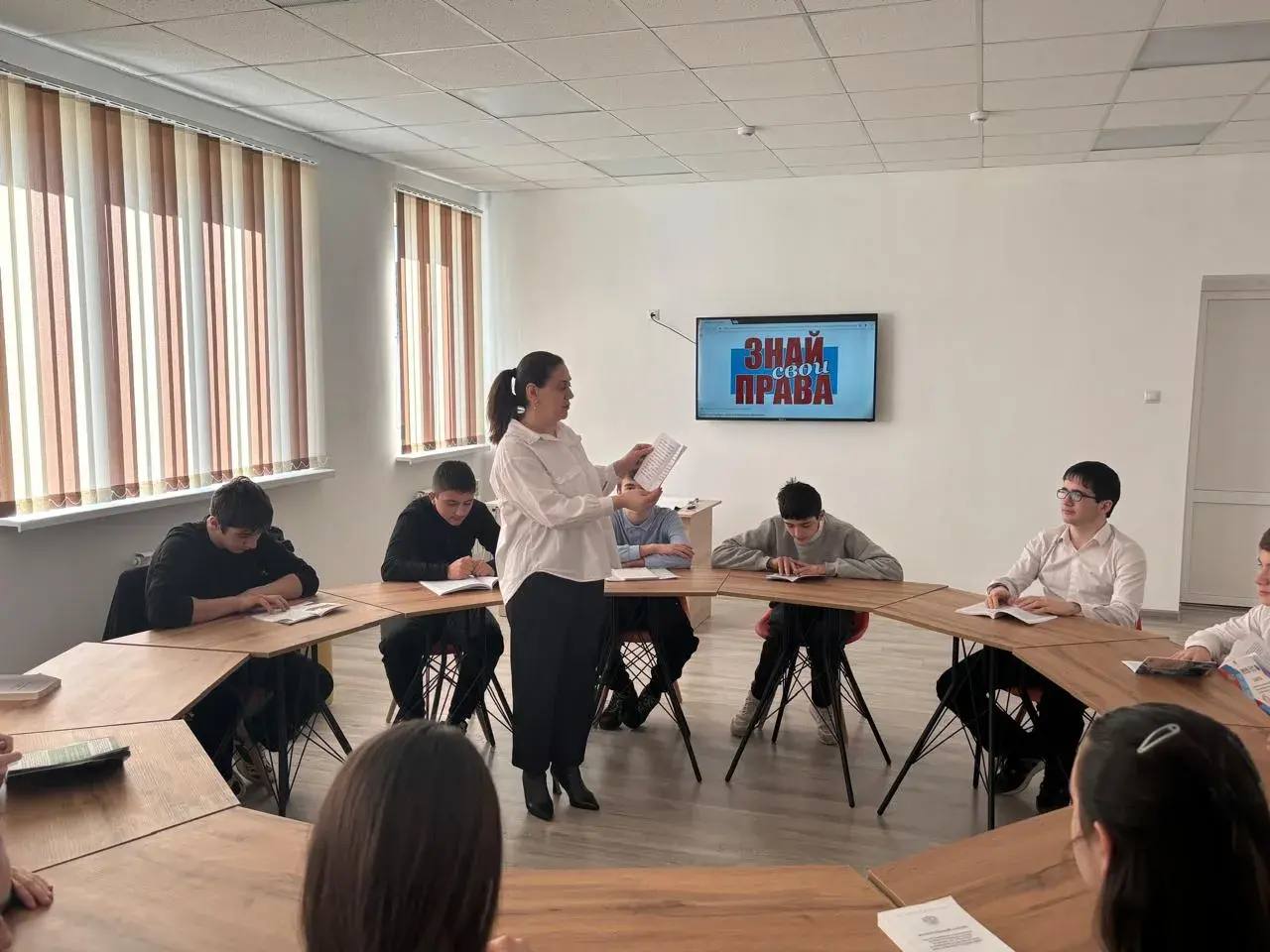 В МКОУ СОШ N1 с.п. Псыгансу прошел круглый стол на тему «Знай свои права» В МКОУ СОШ N1 с.п. Псыгансу прошел круглый стол на тему «Знай свои права»