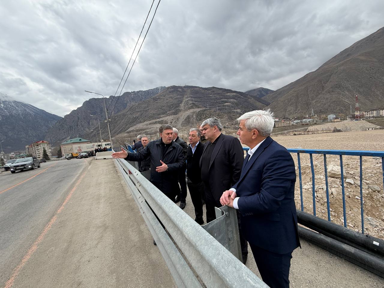 Казбек Коков: В Тырныаузе продолжаются работы по устранению последствий прошлогоднего схода селевых потоков на реке Герхожан-Суу Казбек Коков: В Тырныаузе продолжаются работы по устранению последствий прошлогоднего схода селевых потоков на реке Герхожан-Суу