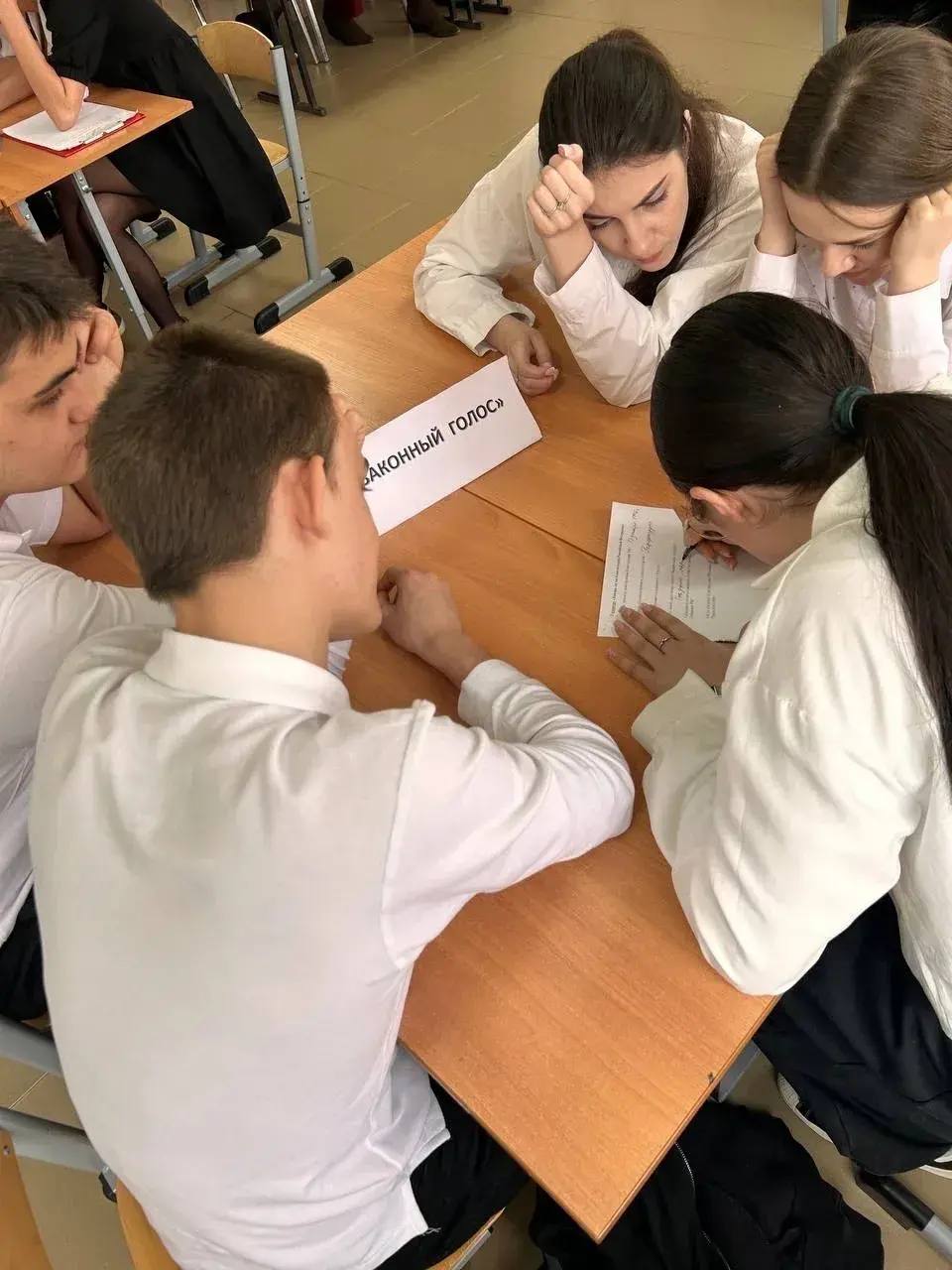 В рамках мероприятий, посвященных Дню молодого избирателя в Кабардино-Балкарской Республике, на базе МКОУ «СОШ № 3 с углубленным изучением отдельных предметов г.Майского» прошла интеллектуальная викторина «Избирателем быть... В рамках мероприятий, посвященных Дню молодого избирателя в Кабардино-Балкарской Республике, на базе МКОУ «СОШ № 3 с углубленным изучением отдельных предметов г.Майского» прошла интеллектуальная викторина «Избирателем быть...