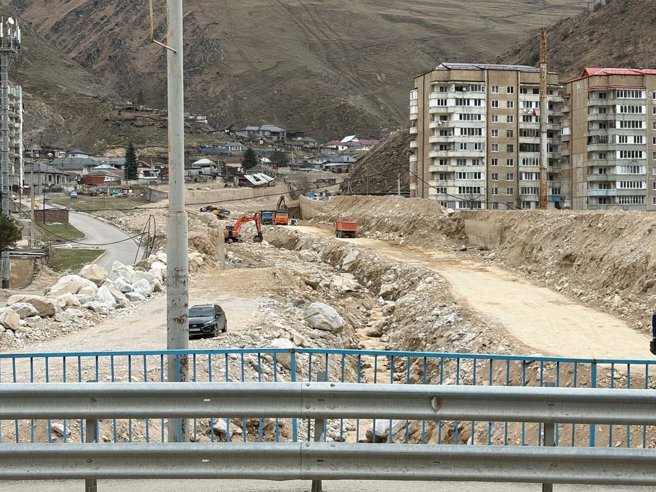 Казбек Коков: В Тырныаузе продолжаются работы по устранению последствий прошлогоднего схода селевых потоков на реке Герхожан-Суу Казбек Коков: В Тырныаузе продолжаются работы по устранению последствий прошлогоднего схода селевых потоков на реке Герхожан-Суу