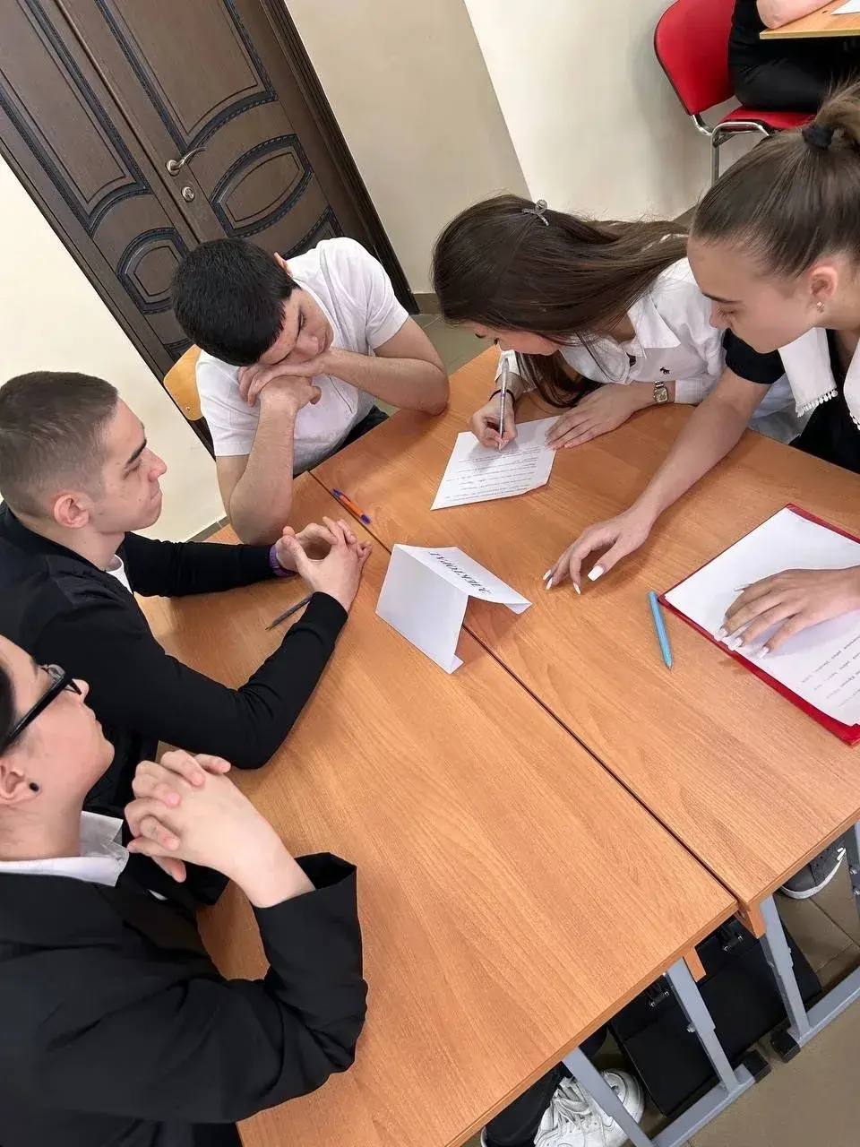 В рамках мероприятий, посвященных Дню молодого избирателя в Кабардино-Балкарской Республике, на базе МКОУ «СОШ № 3 с углубленным изучением отдельных предметов г.Майского» прошла интеллектуальная викторина «Избирателем быть... В рамках мероприятий, посвященных Дню молодого избирателя в Кабардино-Балкарской Республике, на базе МКОУ «СОШ № 3 с углубленным изучением отдельных предметов г.Майского» прошла интеллектуальная викторина «Избирателем быть...