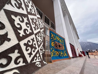 В Тырныаузе перед городским Домом культуры устроили фестиваль национальной кухни