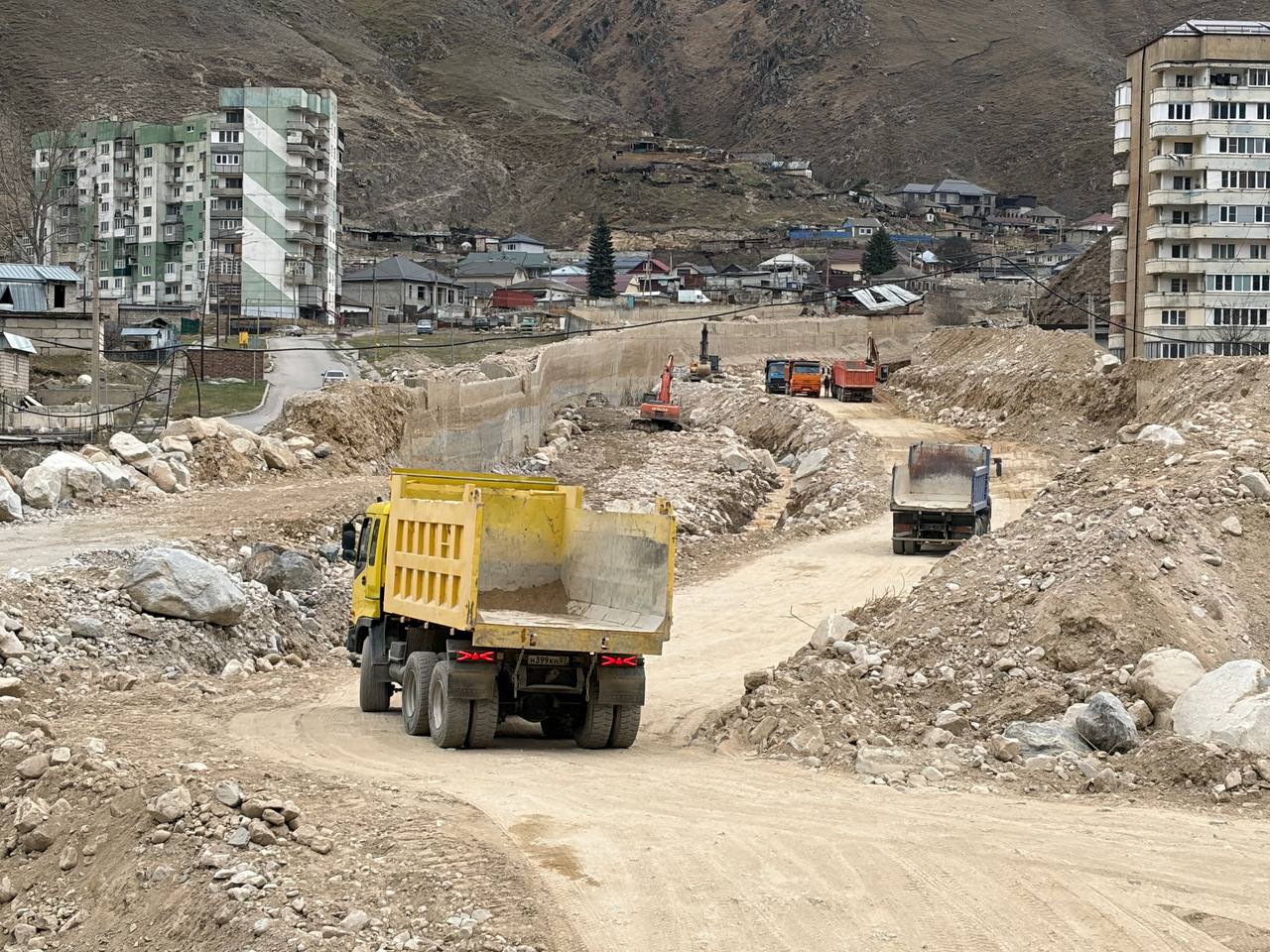 Казбек Коков: В Тырныаузе продолжаются работы по устранению последствий прошлогоднего схода селевых потоков на реке Герхожан-Суу Казбек Коков: В Тырныаузе продолжаются работы по устранению последствий прошлогоднего схода селевых потоков на реке Герхожан-Суу