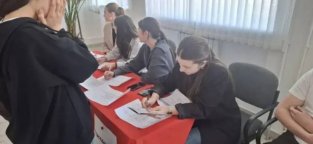 В рамках празднования Дня молодого избирателя в МОУ «СОШ имени А.М.Ахматова» с.п.Былым состоялись выборы в Совет школьного самоуправления В рамках празднования Дня молодого избирателя в МОУ «СОШ имени А.М.Ахматова» с.п.Былым состоялись выборы в Совет школьного самоуправления