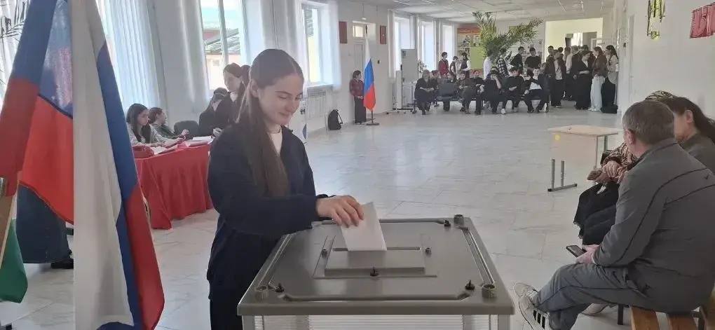 В рамках празднования Дня молодого избирателя в МОУ «СОШ имени А.М.Ахматова» с.п.Былым состоялись выборы в Совет школьного самоуправления В рамках празднования Дня молодого избирателя в МОУ «СОШ имени А.М.Ахматова» с.п.Былым состоялись выборы в Совет школьного самоуправления