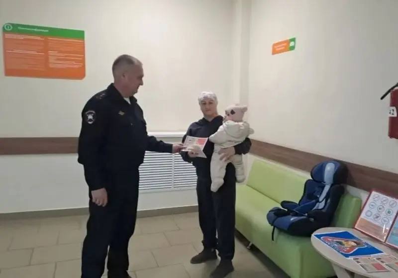 Полицейские и общественники Кабардино-Балкарии организовали в детской поликлинике тренинги по ПДД «Рецепт безопасности» Полицейские и общественники Кабардино-Балкарии организовали в детской поликлинике тренинги по ПДД «Рецепт безопасности»