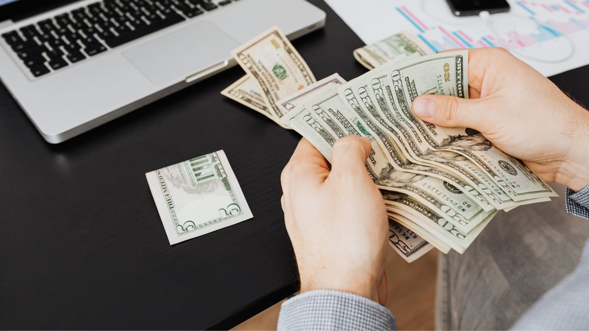 Скандал в банке: клиентка оказалась под угрозой суда из-за ошибки кассира