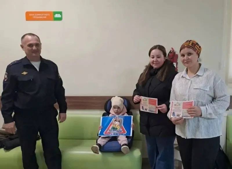 Полицейские и общественники Кабардино-Балкарии организовали в детской поликлинике тренинги по ПДД «Рецепт безопасности» Полицейские и общественники Кабардино-Балкарии организовали в детской поликлинике тренинги по ПДД «Рецепт безопасности»