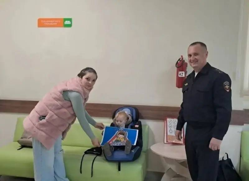 Полицейские и общественники Кабардино-Балкарии организовали в детской поликлинике тренинги по ПДД «Рецепт безопасности» Полицейские и общественники Кабардино-Балкарии организовали в детской поликлинике тренинги по ПДД «Рецепт безопасности»