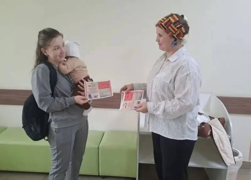 Полицейские и общественники Кабардино-Балкарии организовали в детской поликлинике тренинги по ПДД «Рецепт безопасности» Полицейские и общественники Кабардино-Балкарии организовали в детской поликлинике тренинги по ПДД «Рецепт безопасности»