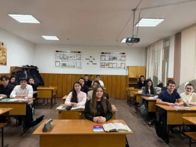 В рамках Дня молодого избирателя в МКОУ «СОШ №1» г.п. Чегем прошла серия образовательных встреч со старшеклассниками