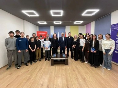 В Эльбрусском районе прошла встреча молодёжи с правоохранителями: диалог о безопасности и перспективах