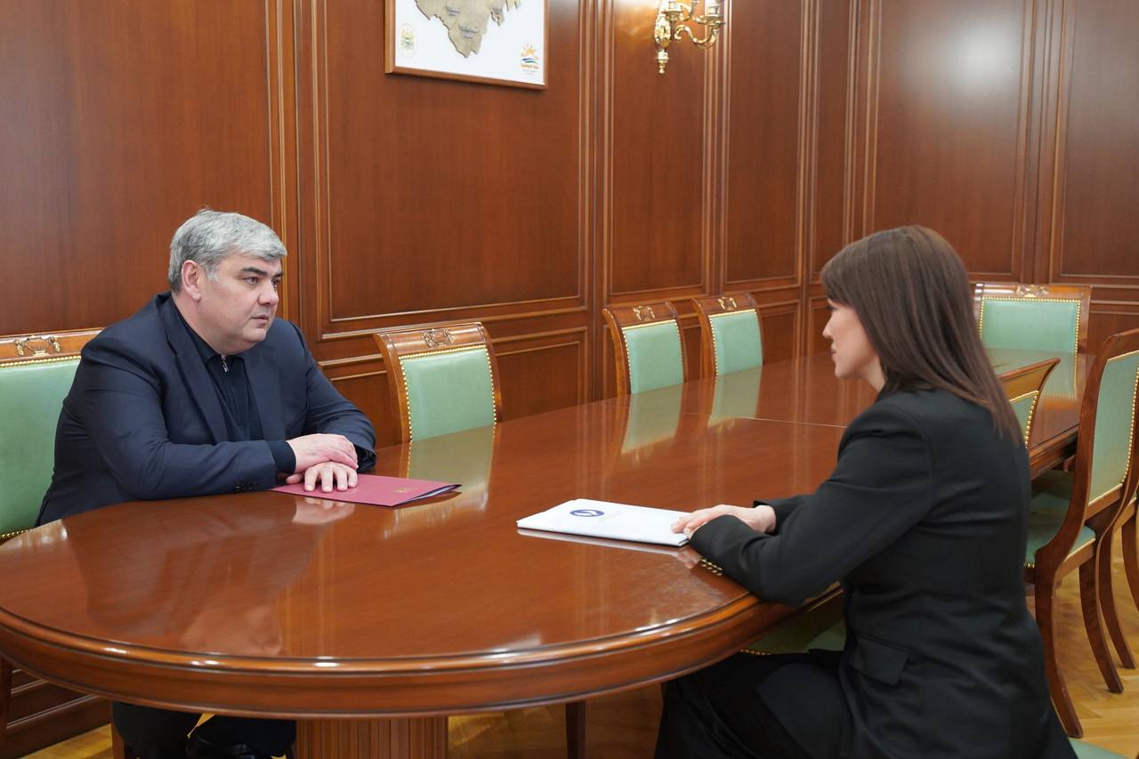 Казбек Коков: Сегодня встретился с ректором Северо-Кавказского федерального университета профессором Татьяной Шебзуховой Казбек Коков: Сегодня встретился с ректором Северо-Кавказского федерального университета профессором Татьяной Шебзуховой