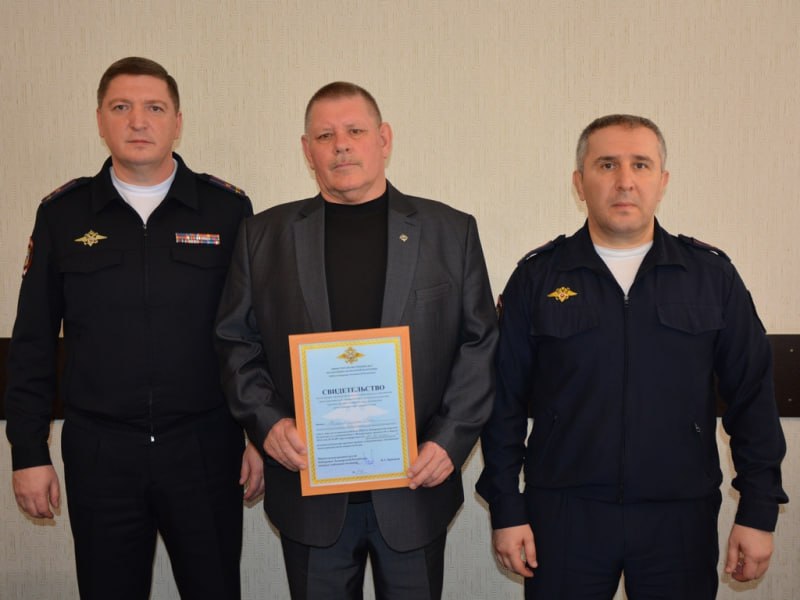 В МВД по КБР состоялось вручение свидетельств новым народным дружинам В МВД по КБР состоялось вручение свидетельств новым народным дружинам