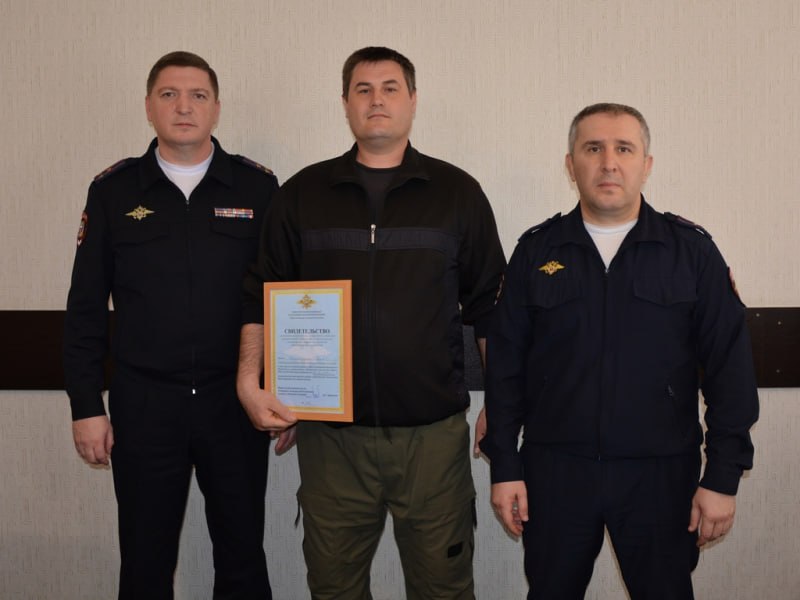 В МВД по КБР состоялось вручение свидетельств новым народным дружинам В МВД по КБР состоялось вручение свидетельств новым народным дружинам