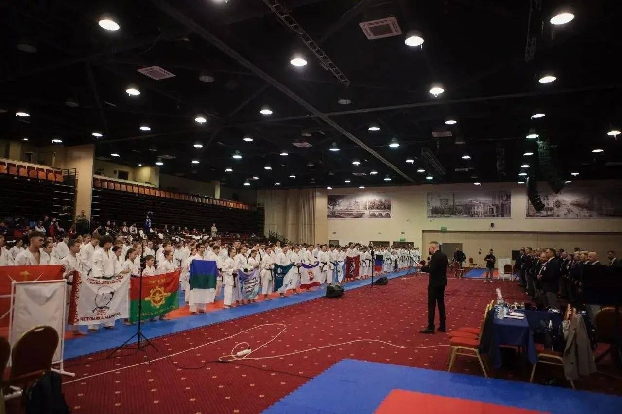 В субботнике приняли участие более пяти тысяч человек В субботнике приняли участие более пяти тысяч человек