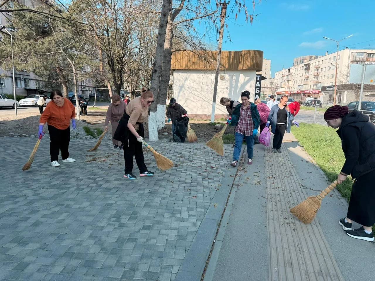 В субботнике приняли участие более пяти тысяч человек