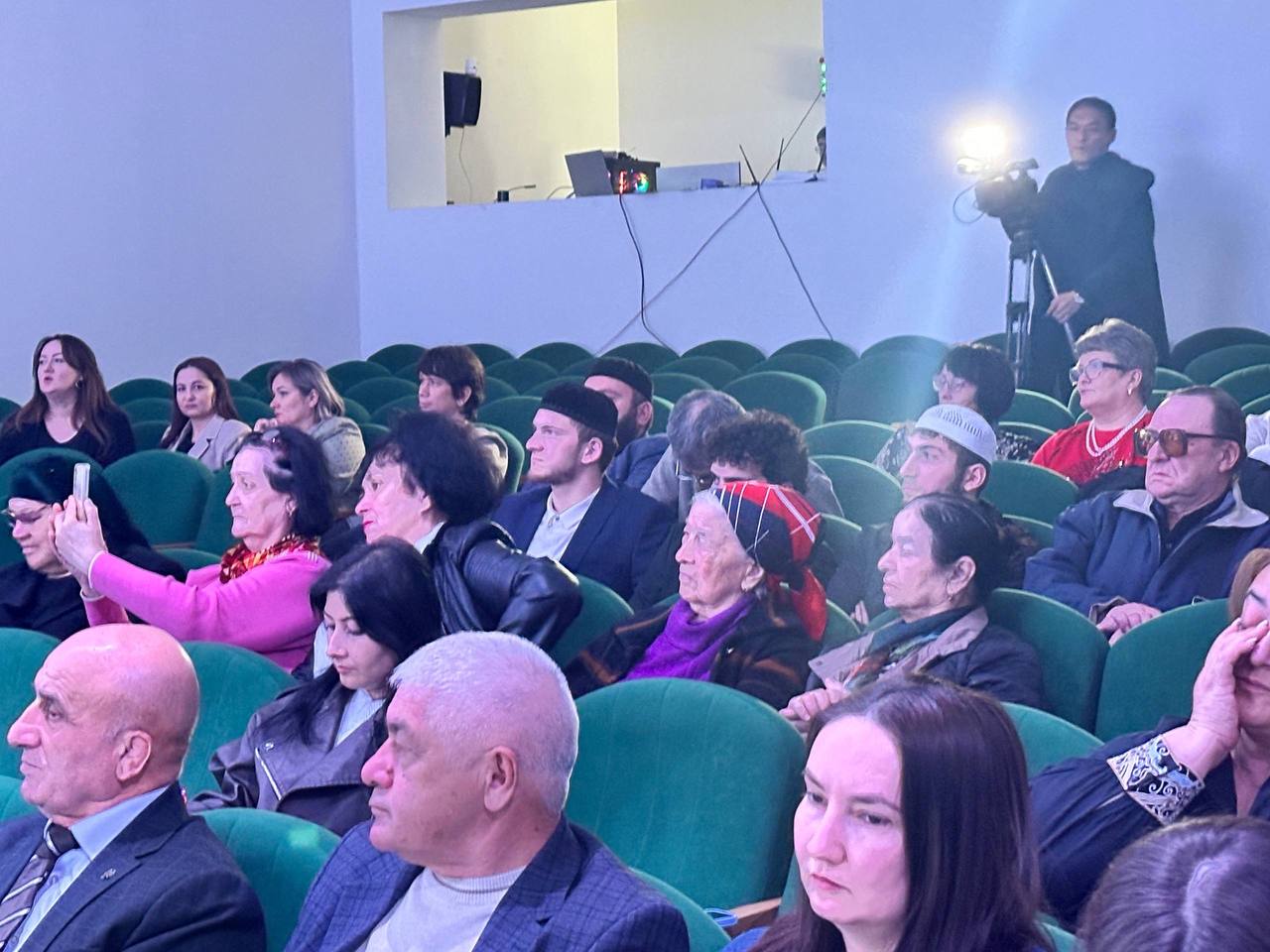 В Центре культурного развития в Нальчике в эти минуты проходит демонстрация документального фильма «Предательство» Андрея Медведева В Центре культурного развития в Нальчике в эти минуты проходит демонстрация документального фильма «Предательство» Андрея Медведева