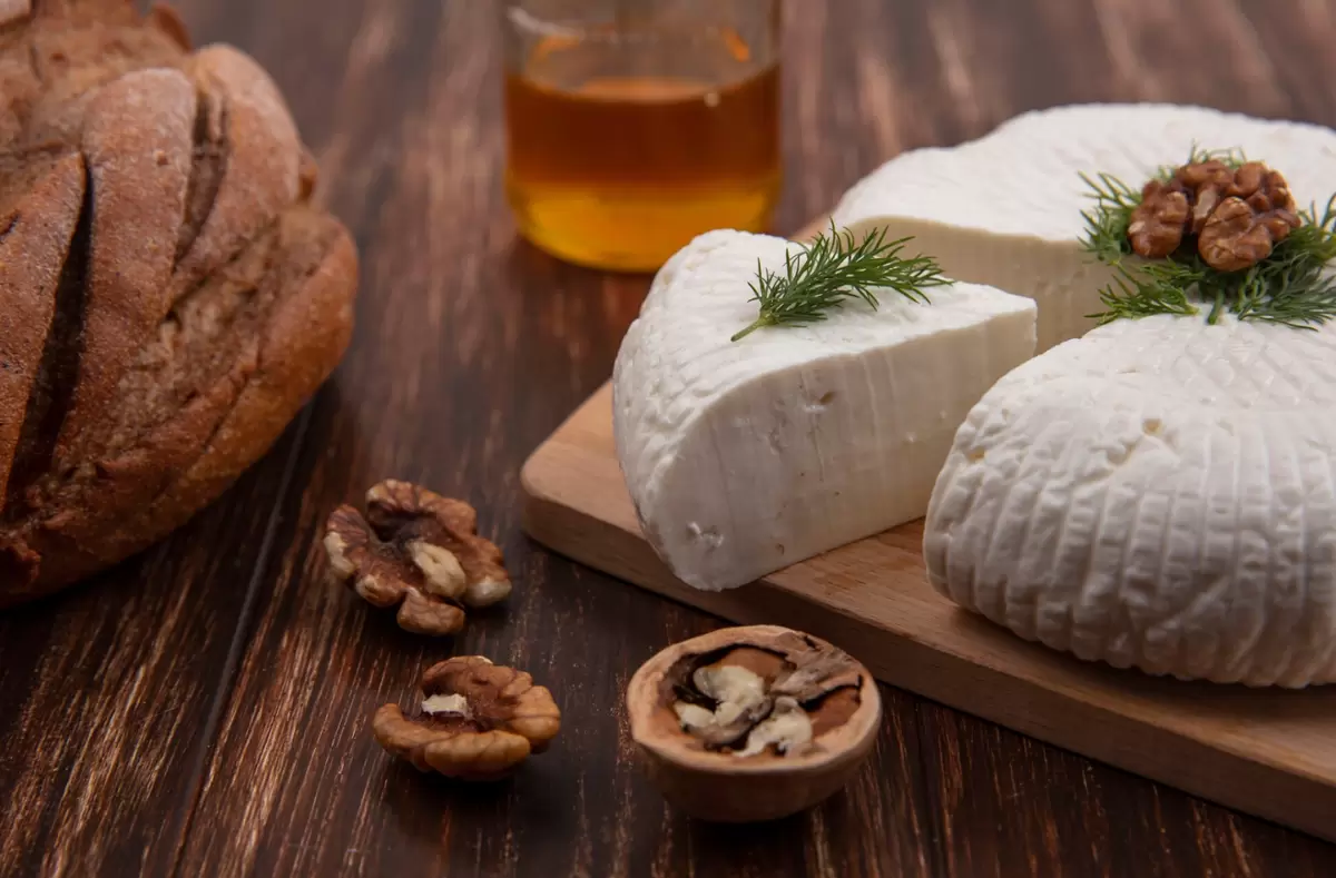 Домашний сыр для детей: когда начинать, какие виды и в каких количествах