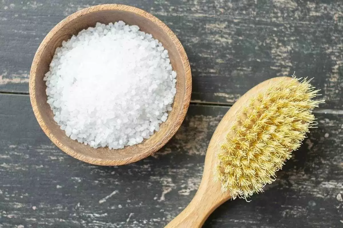 Как соль помогает в хозяйстве: 10 неожиданных способов