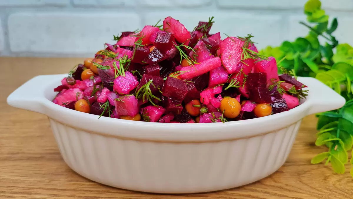 Салат со свёклой и сельдью: идеальный рецепт для всех случаев жизни