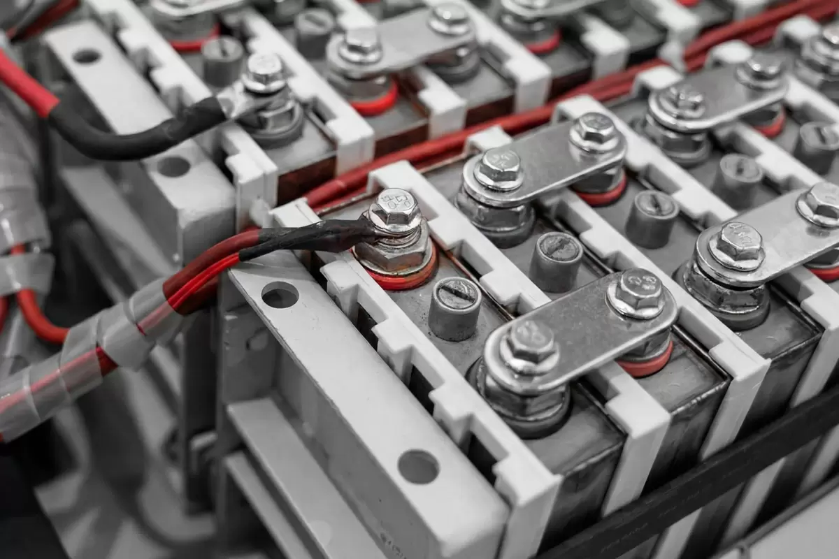 Эффективная очистка электрических контактов с Sintec Contact Cleaner