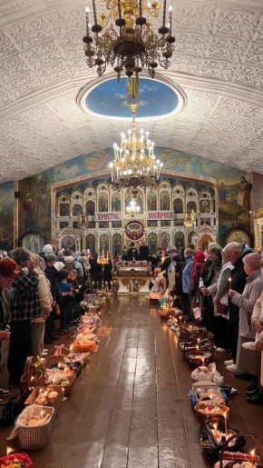 Накануне светлого дня праздника Пасхи в церкви Симеона Столпника в Нальчике проходит торжественное богослужение