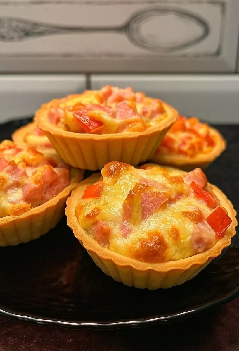 Праздничные тарталетки: закуска, которая мгновенно покорит ваши столы