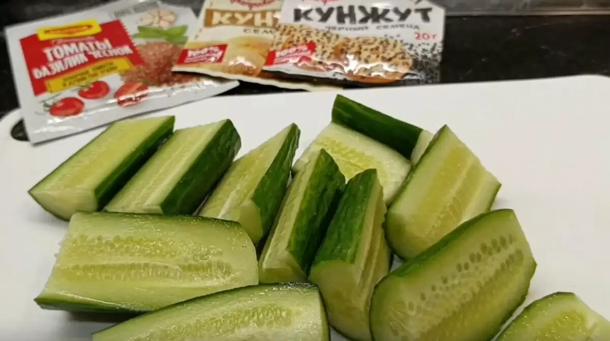 Битые огурцы: как оригинально подать закуску