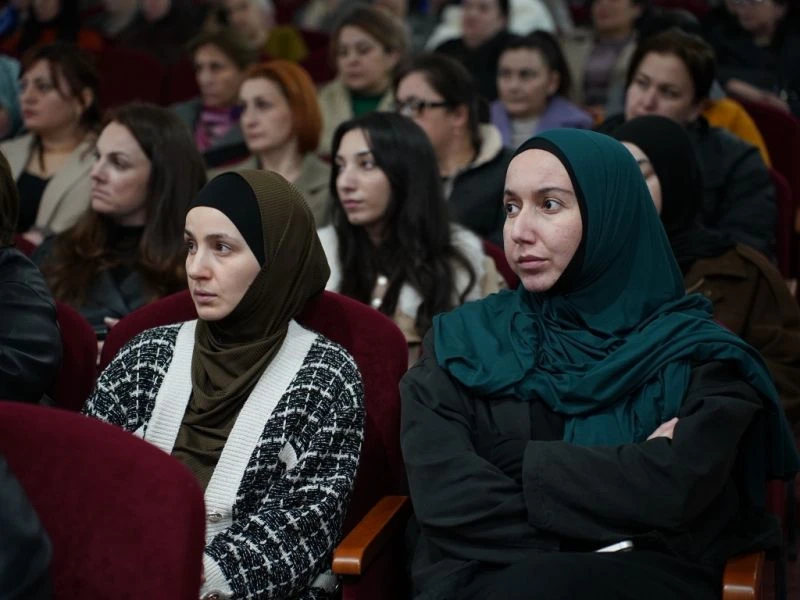 Свыше полутысячи родителей Кабардино-Балкарии приняли участие в масштабном родительском собрании по вопросам детской безопасности Свыше полутысячи родителей Кабардино-Балкарии приняли участие в масштабном родительском собрании по вопросам детской безопасности