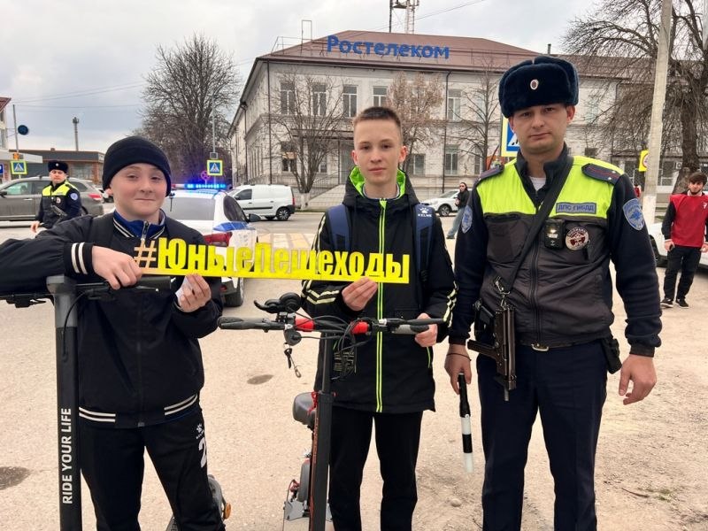 Автоинспекторы и активисты «Движение первых» Кабардино-Балкарии провели акцию «Будь заметен на дороге!» Автоинспекторы и активисты «Движение первых» Кабардино-Балкарии провели акцию «Будь заметен на дороге!»