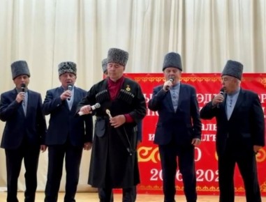 Вечер адыгской песни. В Доме культуры селения Баксаненок прошел вечер старинной адыгской песни, посвященный популяризации и возрождению традиционной культуры, сообщает пресс-служба администрации Баксанского района