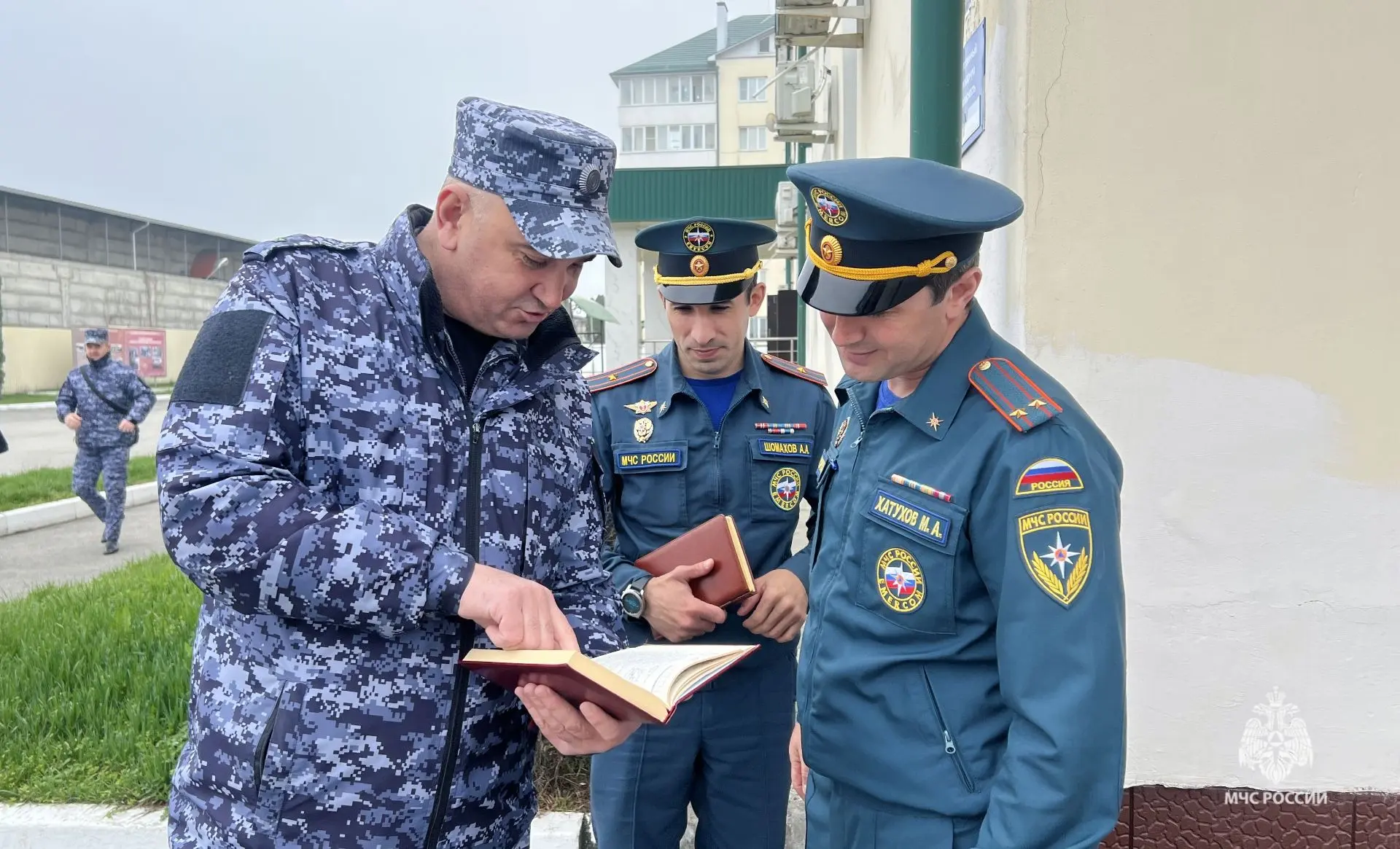 На базе Управления Росгвардии по Кабардино-Балкарии прошли совместные с сотрудниками МЧС России пожарно-тактические учения На базе Управления Росгвардии по Кабардино-Балкарии прошли совместные с сотрудниками МЧС России пожарно-тактические учения